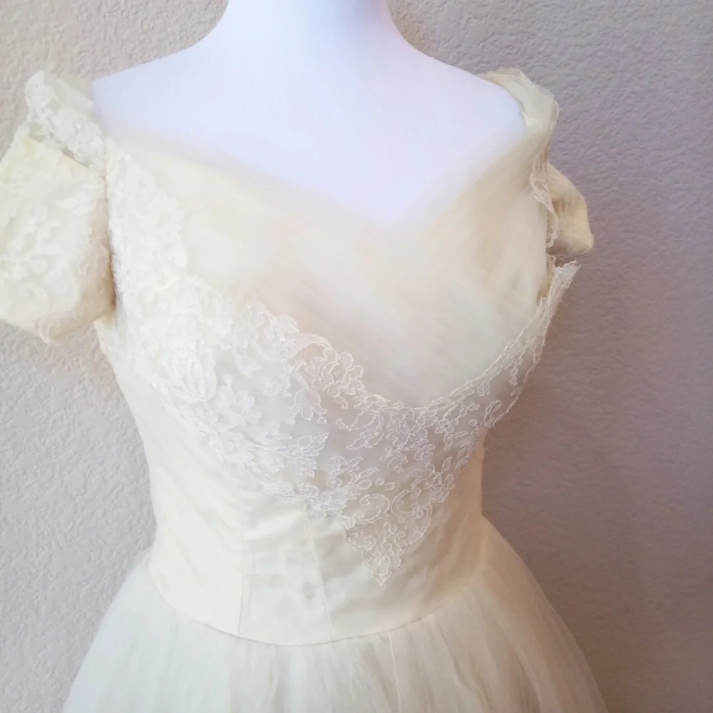 Rike's vintage 1950s stunning tulle off the shoulder tea length wedding gown - Picture 4 of 15